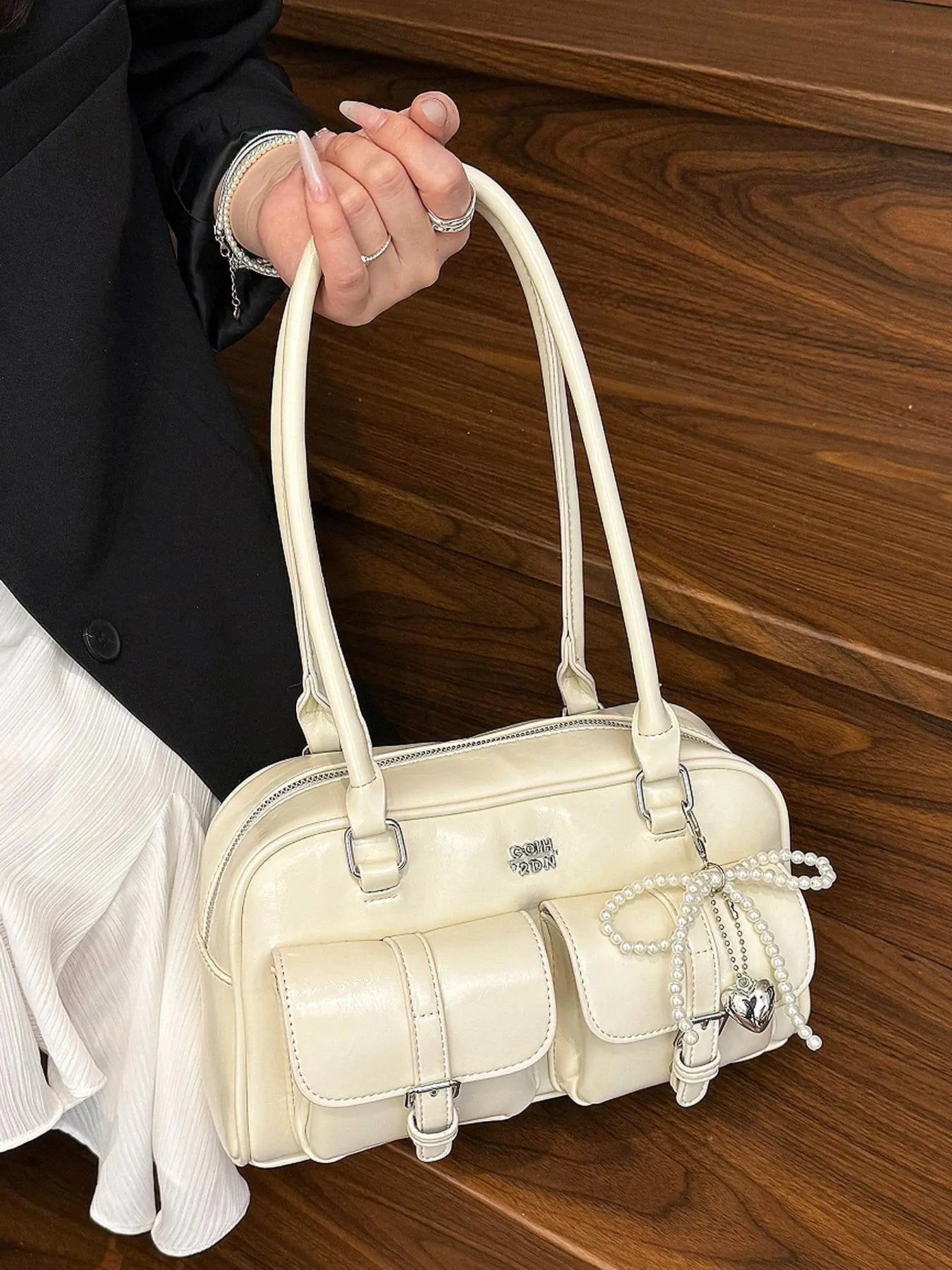 Retro style double pocket handbag, fashionable underarm shoulder bag with pendant, simple and versatile single shoulder baguette bag, niche design suitable for college students, office workers daily commuting, etc.