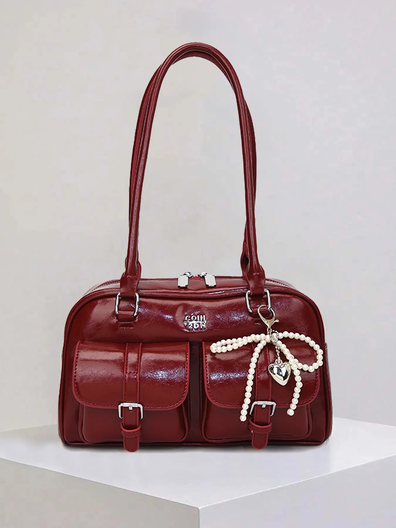 Retro style double pocket handbag, fashionable underarm shoulder bag with pendant, simple and versatile single shoulder baguette bag, niche design suitable for college students, office workers daily commuting, etc.