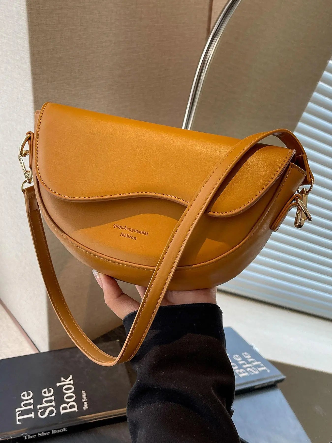 Women's Retro Solid Color Saddle Bag, Wide Shoulder Strap Messenger Bag, Fashionable Classic Popular Shoulder Bag, Crossbody Shoulder Bag, Everyday Crossbody Bag, Suitable for Daily Outing