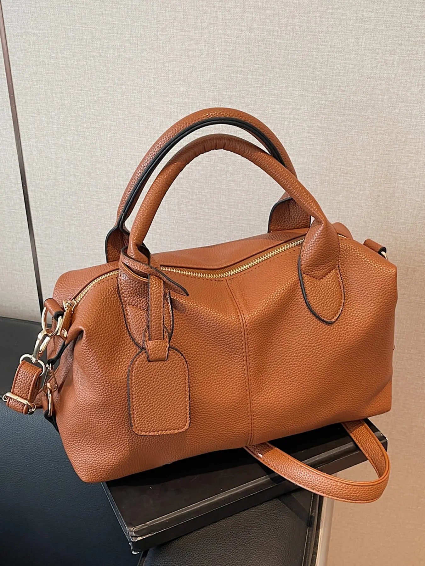 Women's Retro Textured Domed Crossbody Bag, Soft PU Leather Casual Shoulder Tote, Versatile Commuter Handbag for Daily Use and and Various Occasions, Simple Solid Color Pillow Bag, Handbag Shoulder Purse, Chic Crossbody Bag