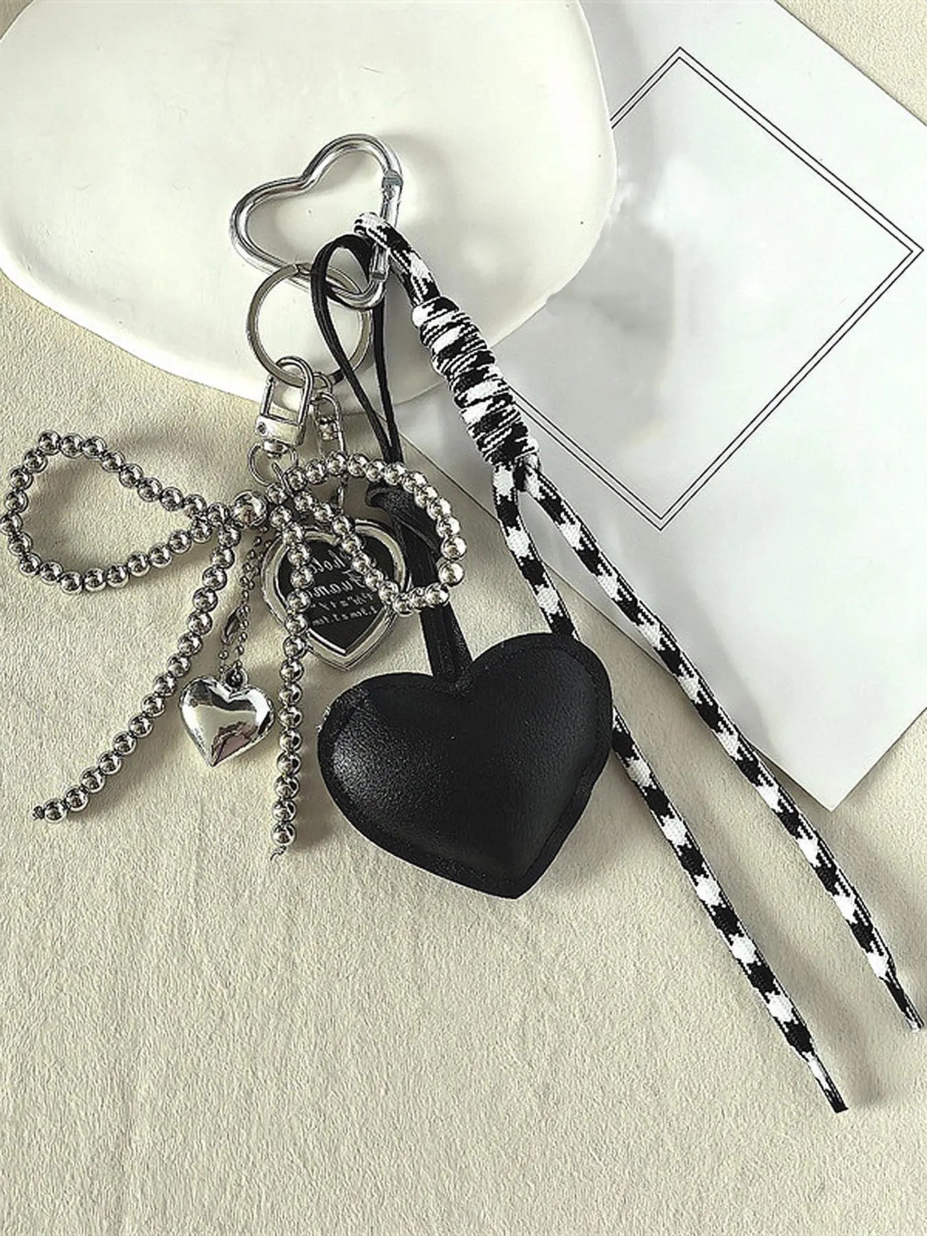 Women's Elegant Heart Shaped Keychain, Fashionable Bow Charm Metal Keychain for Handbags & Wallets, Car Keys & Key Pendants, Unique Gifts for Fashion Enthusiasts