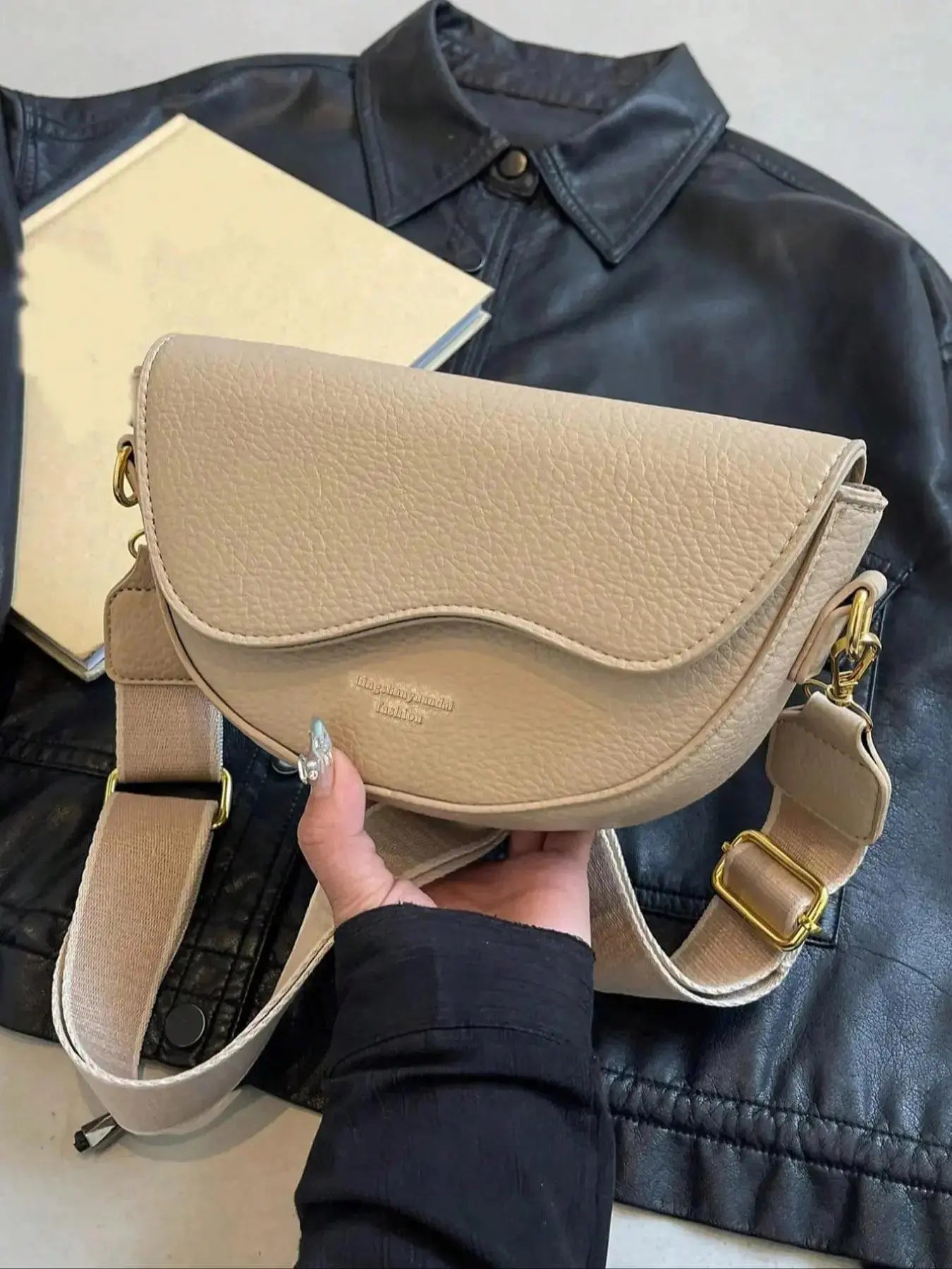 Women's Retro Solid Color Saddle Bag, Wide Shoulder Strap Messenger Bag, Fashionable Classic Popular Shoulder Bag, Crossbody Shoulder Bag, Everyday Crossbody Bag, Suitable for Daily Outing