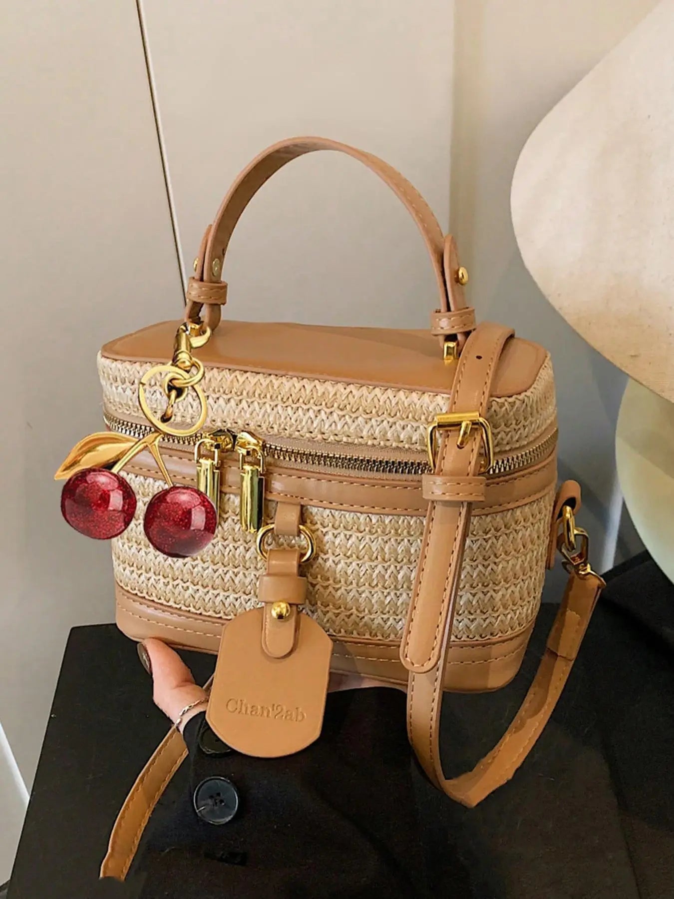 Valentine's Day gift Retro minimalist makeup box, Casual commuter bag, Casual zipper purse, suitable for handheld and italic use, cherry pendant, style, niche design handbag, suitable for daily commuting, shopping