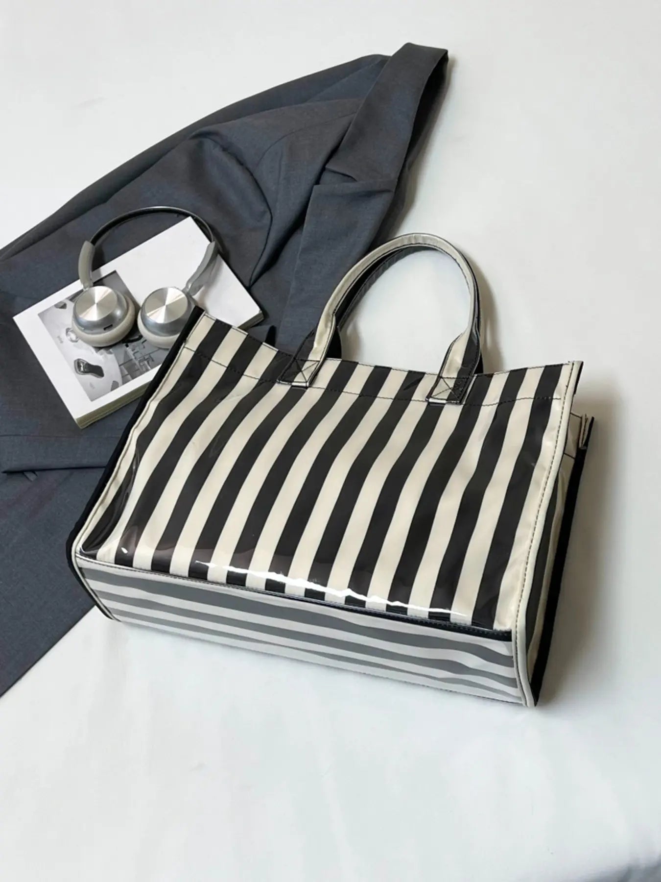 Valentine's Day elegant and personalized gift handbag, women's versatile and exquisite lightweight handbag, casual and fashionable multifunctional high-quality daily commuting bag, fashionable shopping bag, shopper handbag, Commuter Handbag